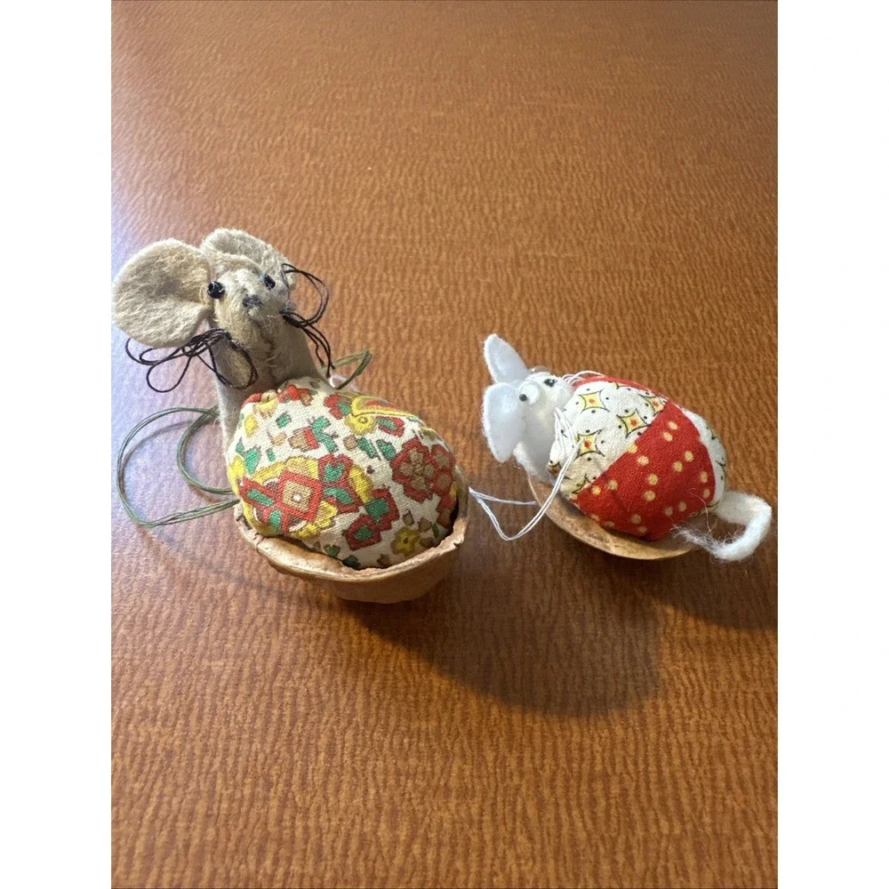 Vtg Set Of 2 Mouse In Shell Handmade Christmas Ornaments Felt Walnut Vtg Fabric‎